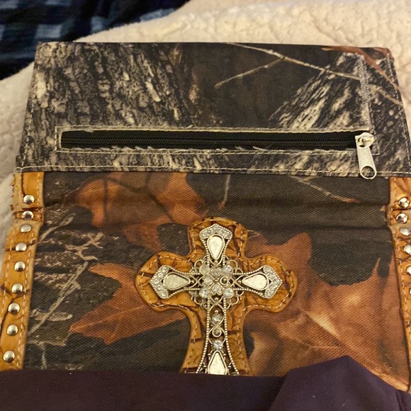 Camo Women's Wallet w/Rhinestones. - Picture 7 of 7